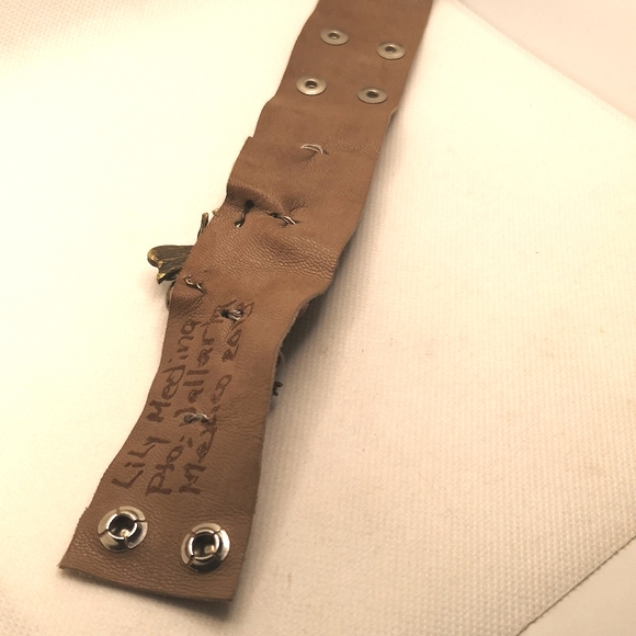 Bee and bead suede cuff - Picture 6 of 7